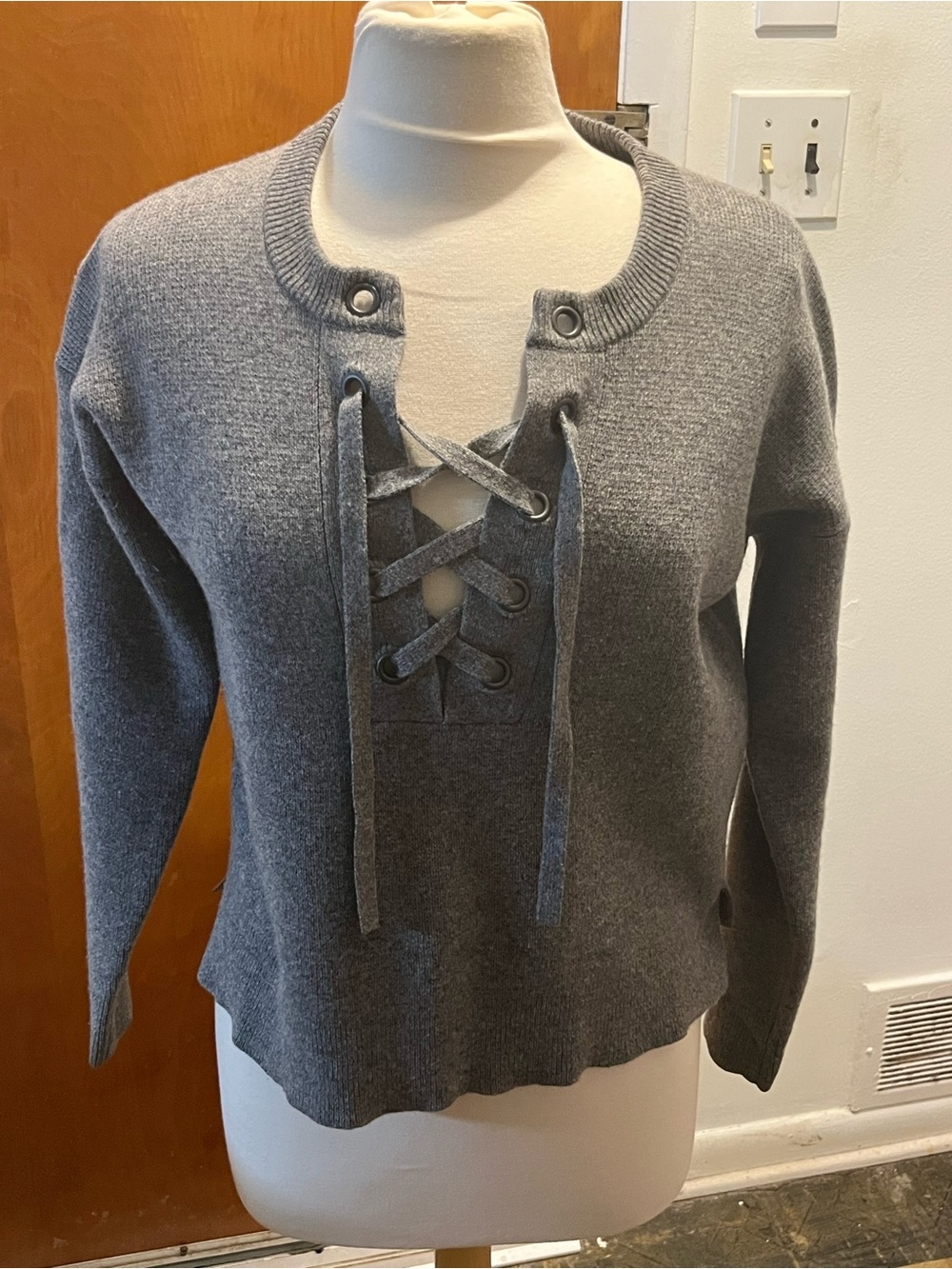 Madewell Women’s Merino Wool Gray Pullover Sweater Lace-up Front. Size Small